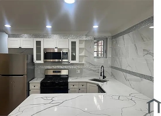 2111 Christian St #1 — Photo 2