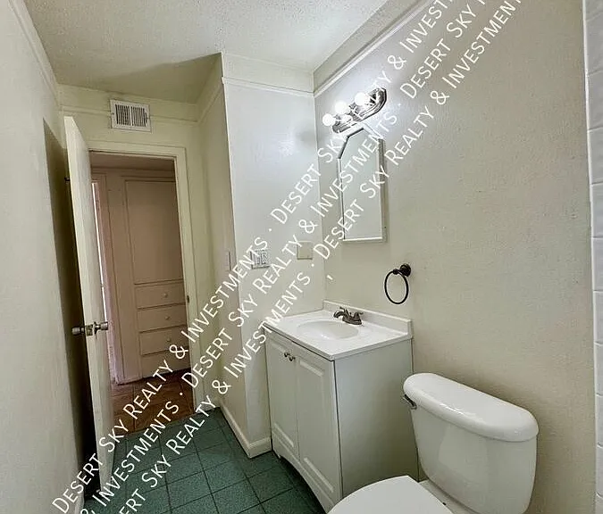 2030 Chilton Dr — Photo 29