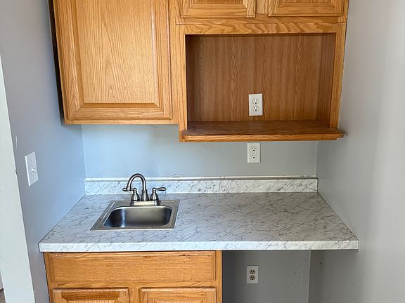 Downstairs
Kitchenette w/dorm fridge in Family Room/Office -