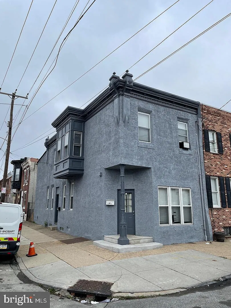2501 E Somerset St — Photo 1