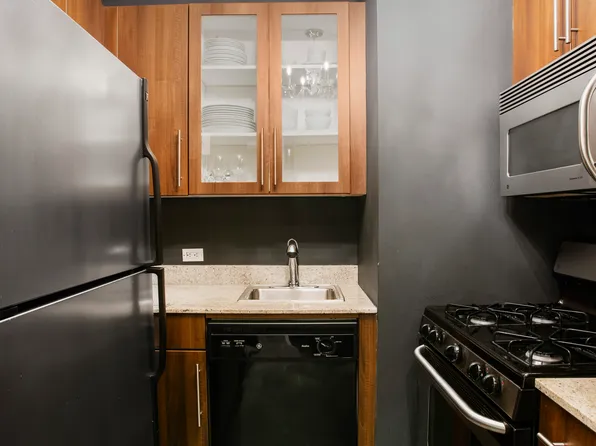 1 Wall Street Court image 3 of 7