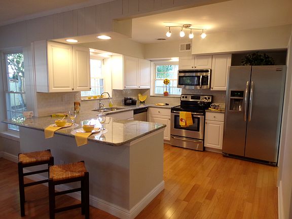 3rd image of 707 N Highland Ave