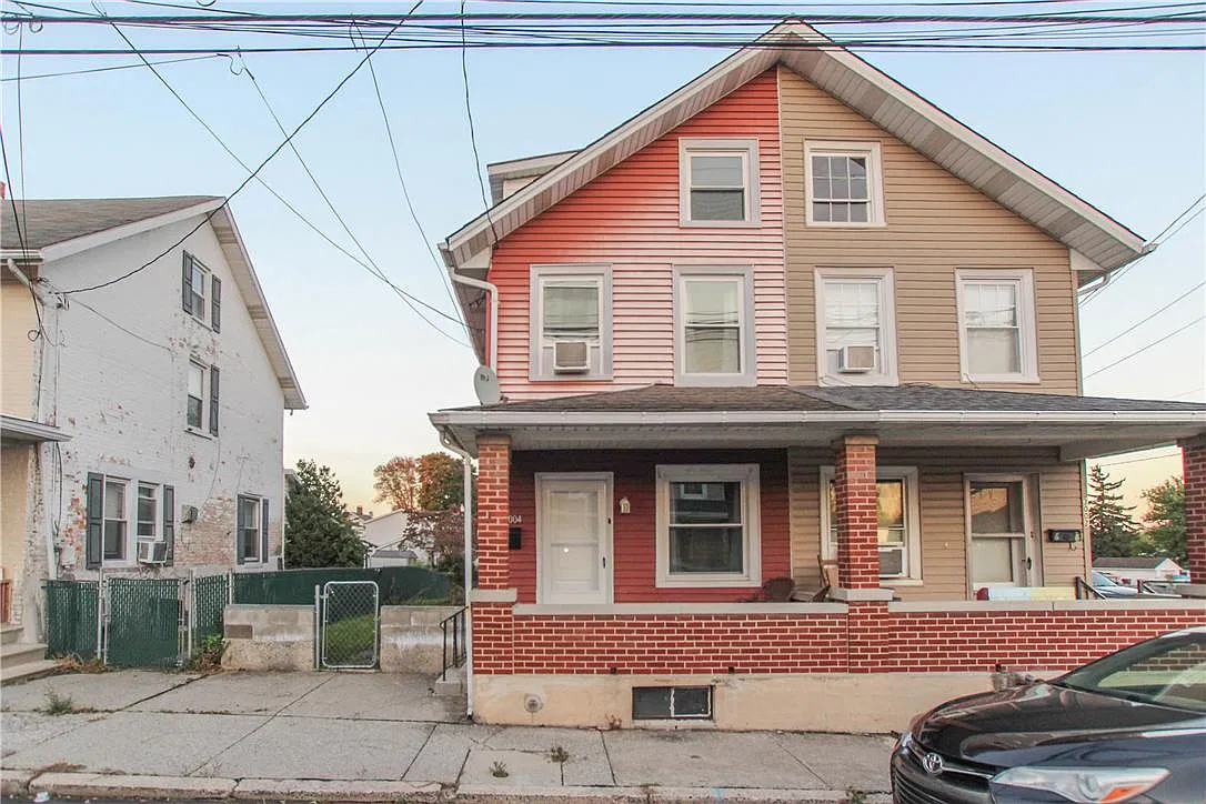 3 bed, 1.5 bath, 1512 sqft, $1,800 — Photo 1