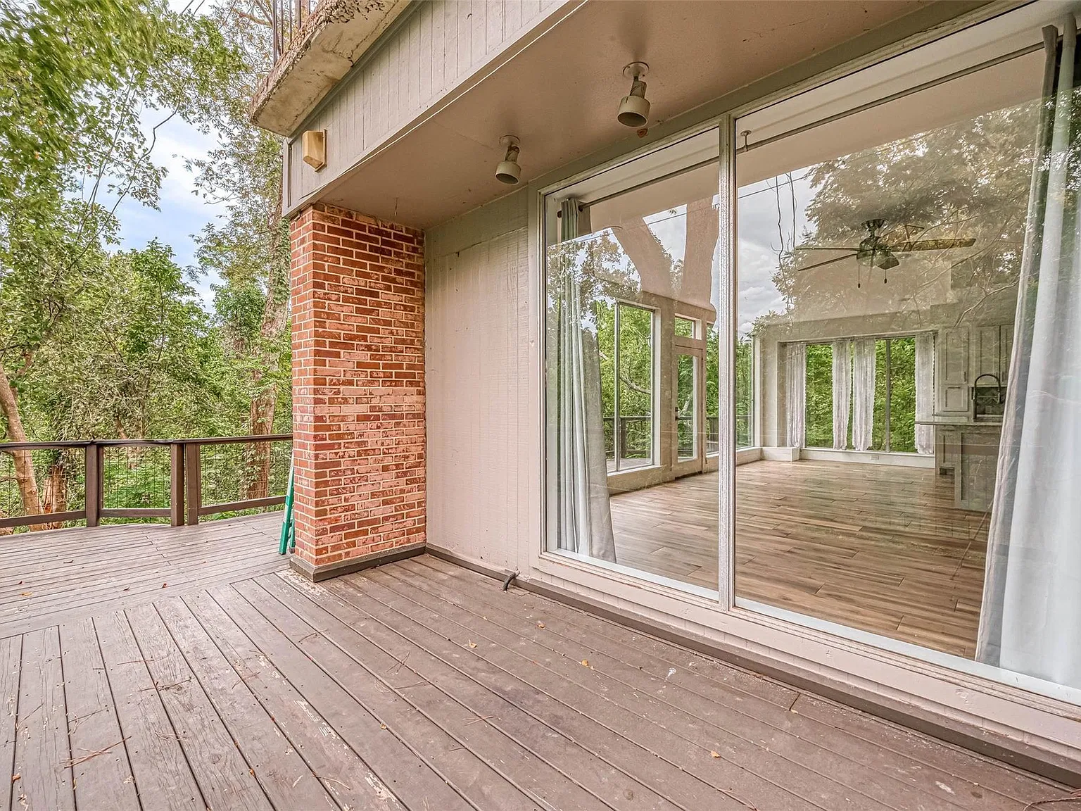 3 bed, 2.0 bath, 2000 sqft, $3,500 — Photo 2