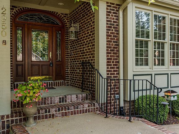 3rd image of 2950 Cotswold Cir