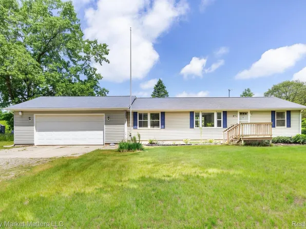 4951 Laur Rd, North Branch, MI 48461