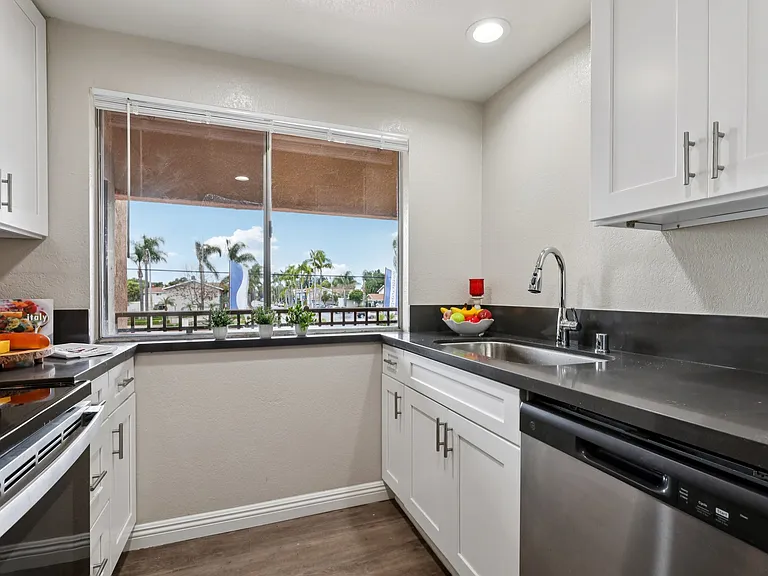 Seashore Apartment Homes — Photo 10