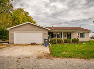 928 E Race Dr, Troy, OH 45373