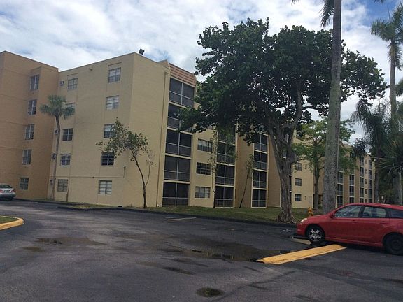 3rd image of 6930 Miami Gardens Dr APT 1-411