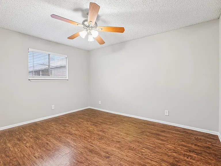 Lamar Place Apartments — Photo 81
