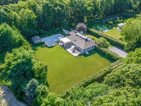 5 Ranch Ct, Sagaponack, NY 11962