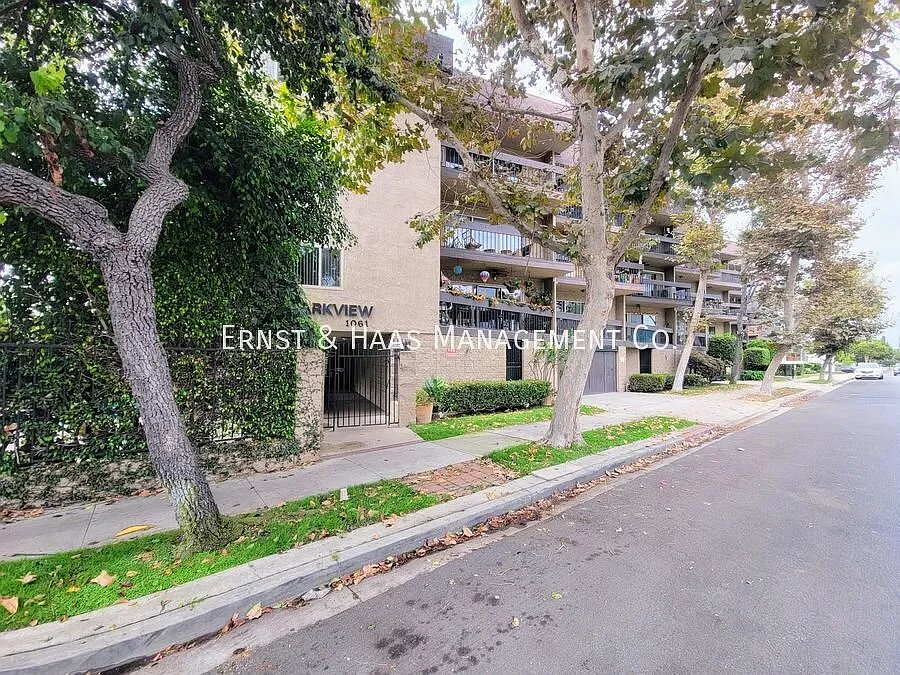 1061 Park Ave #211