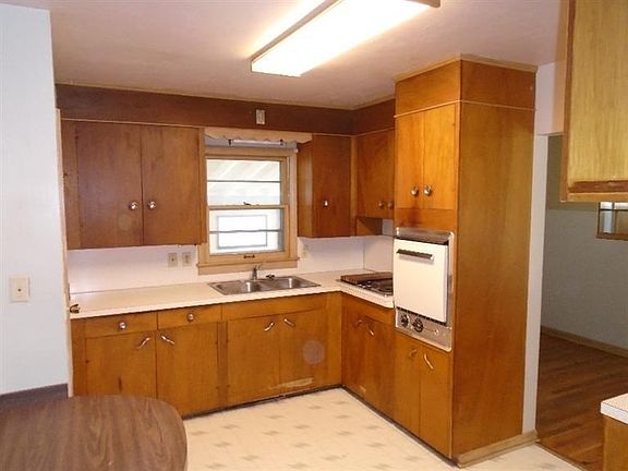 3rd image of 2940 N 42nd St