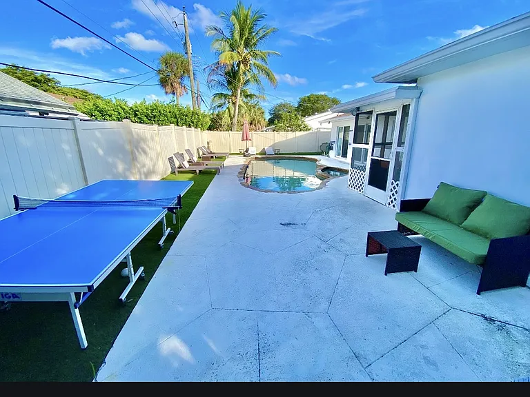 729 Heron Dr — Photo 14