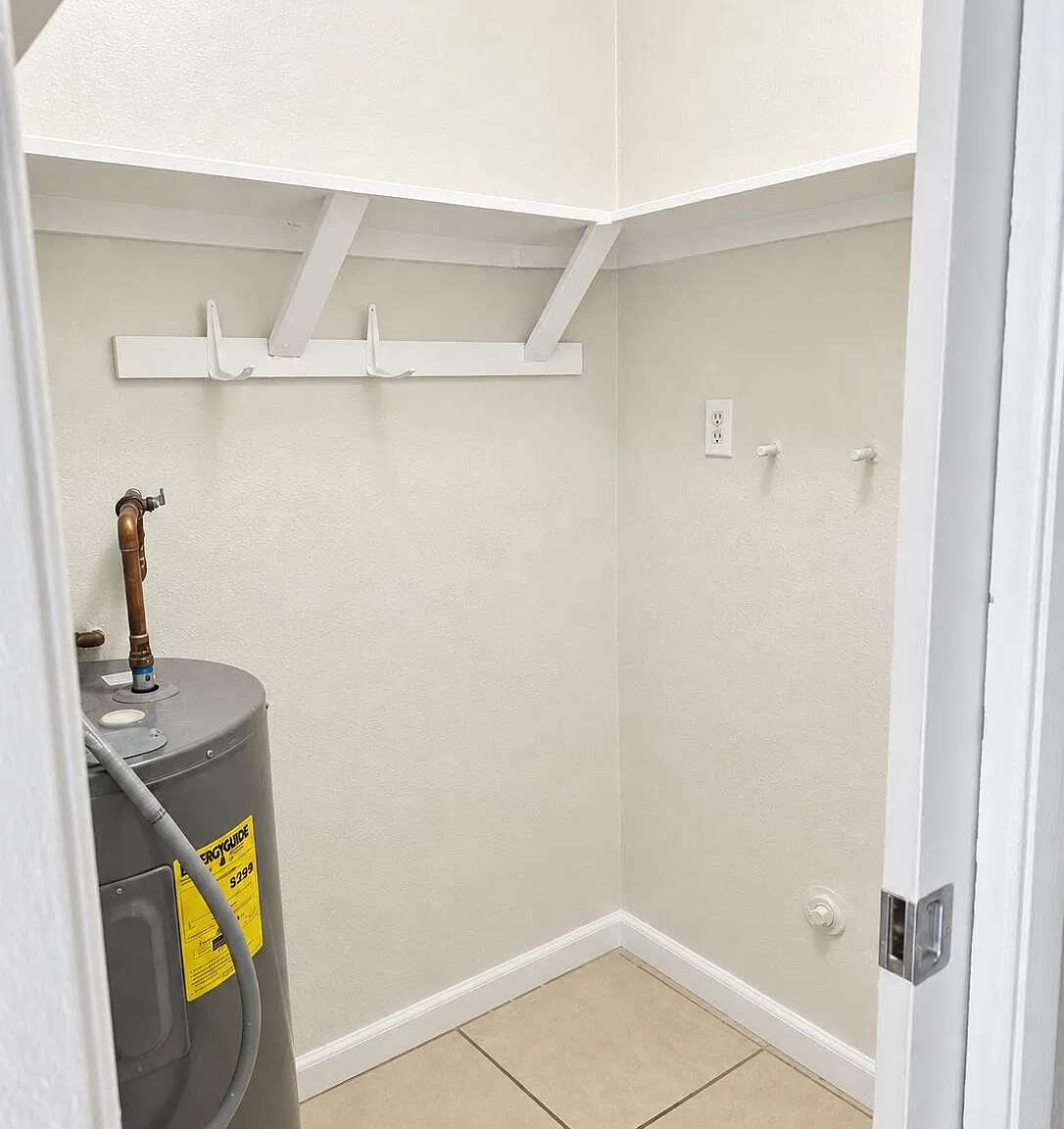 2 bed, 1.0 bath, 950 sqft, $1,690 — Photo 4