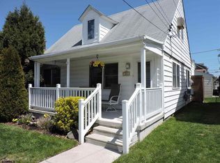 17 N Clermont Ave, Margate, NJ 08402