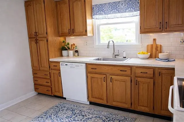 84 Suburbia Dr #2 — Photo 4