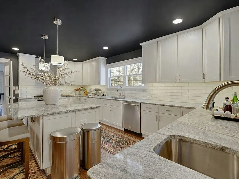 41 Fairview Ave — Photo 5