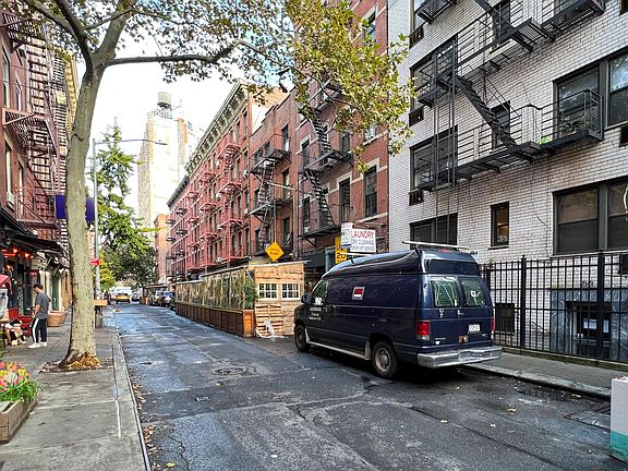 2nd image of 32 Cornelia St APT 4