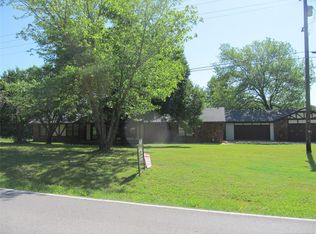 12025 E Maple Ct, Claremore, OK 74019