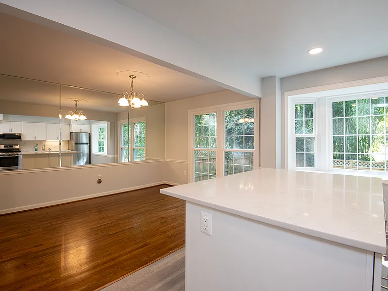 3202 Adams Ct — Photo 4