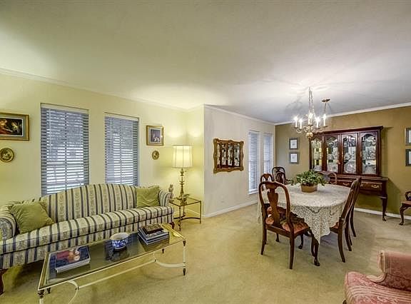 4th image of 2409 Bluffton Dr