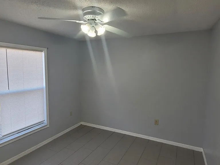 324 Clearwater Ln — Photo 18