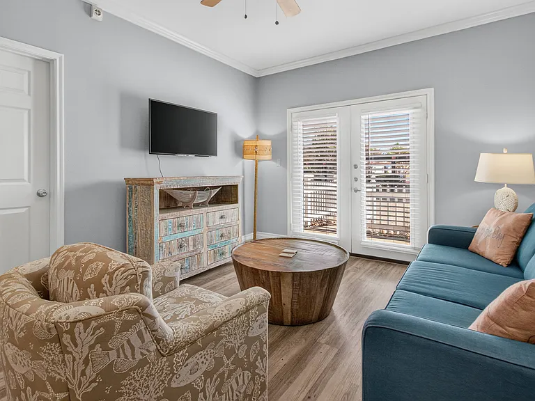 Compass Bay Apartments & Marina — Photo 8