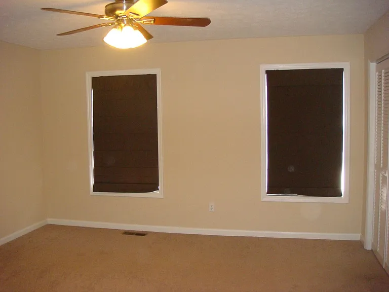 1042 Chinook St — Photo 4
