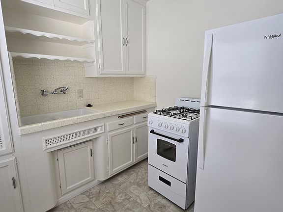 5th image of 730 Emerald Ct #730