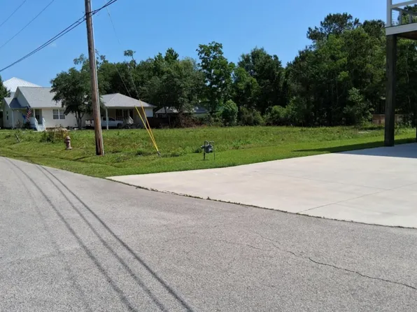 506 Sears Ave, Waveland, MS 39576