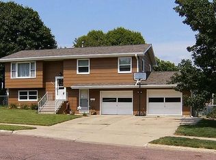202 Northern Ave, Yankton, SD 57078