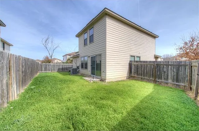 3 bed, 2.5 bath, 1390 sqft, $1,825 — Photo 4