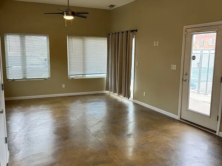 10335 Detroit Ave — Photo 4