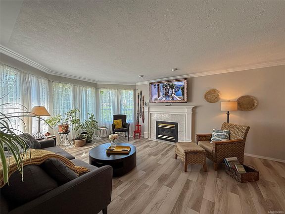 2nd image of 688 Albatross Cres