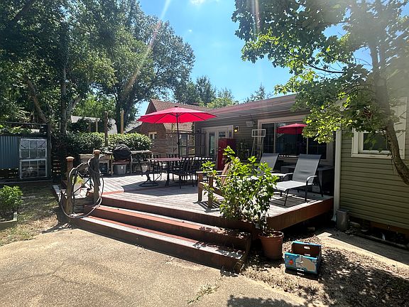 3rd image of 1640 E Jordan St