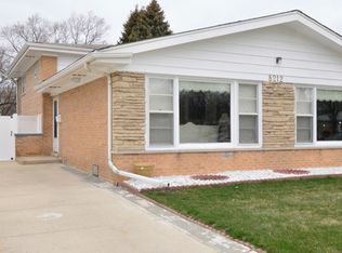 8212 Central Ave, Morton Grove, IL 60053