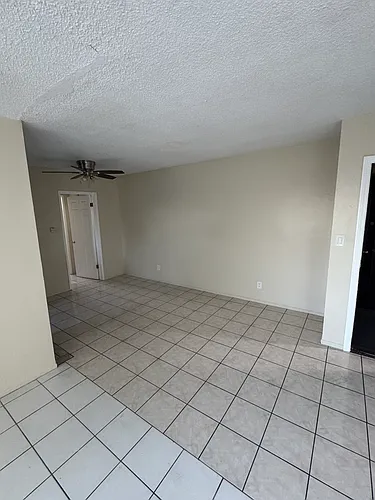 1193 N Ardmore Ave #9 Photo 1