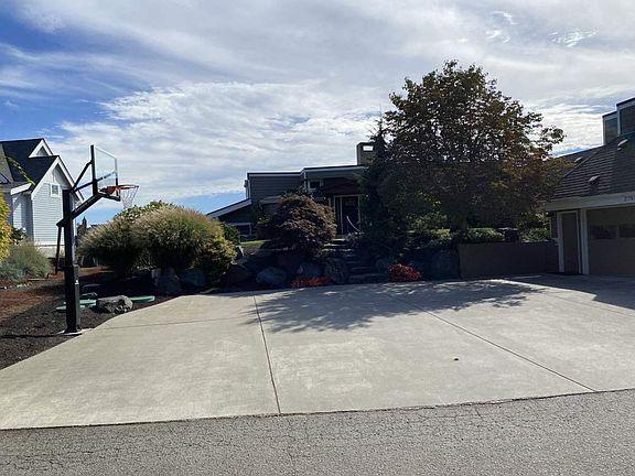 4th image of 2707 Moorelands Dr NW