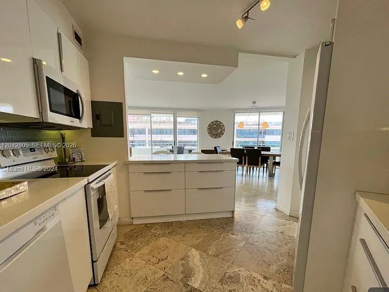 5161 E Collins Ave #1612 — Photo 13
