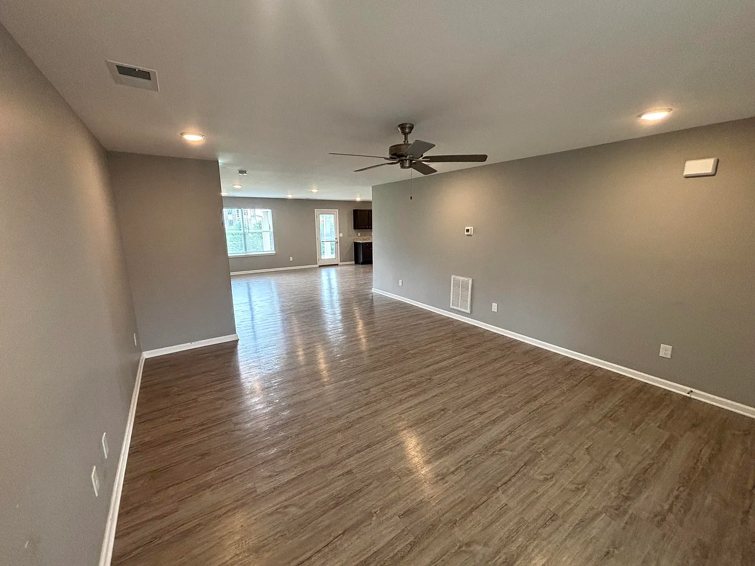 4 bed, 2.5 bath, 2344 sqft, $2,600 — Photo 2