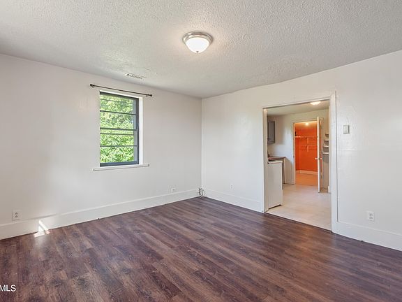 5th image of 931 W Emerald Ave