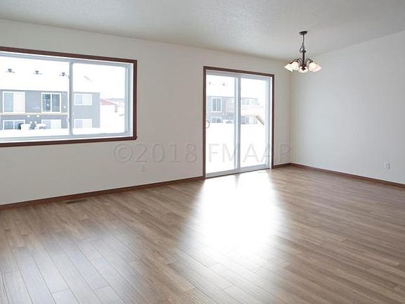 5th image of 2160 Admiral Dr W