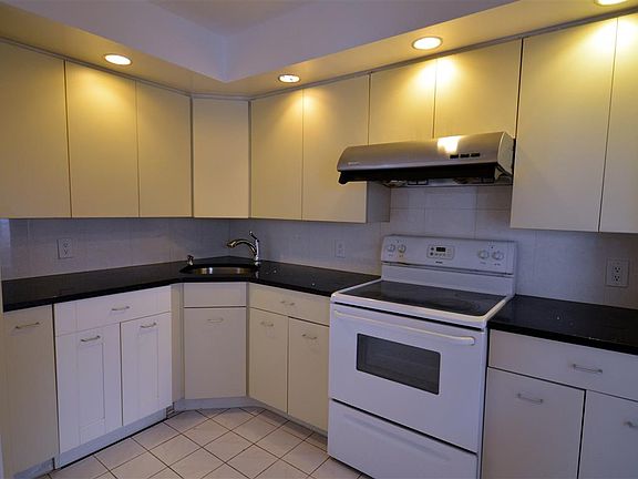 5th image of 110 Evans St