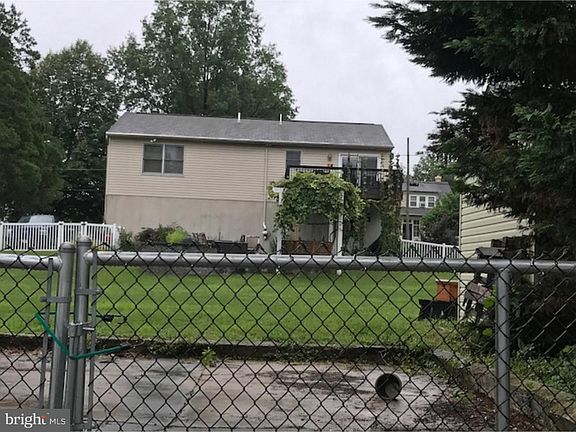 2nd image of 978 Cherry St