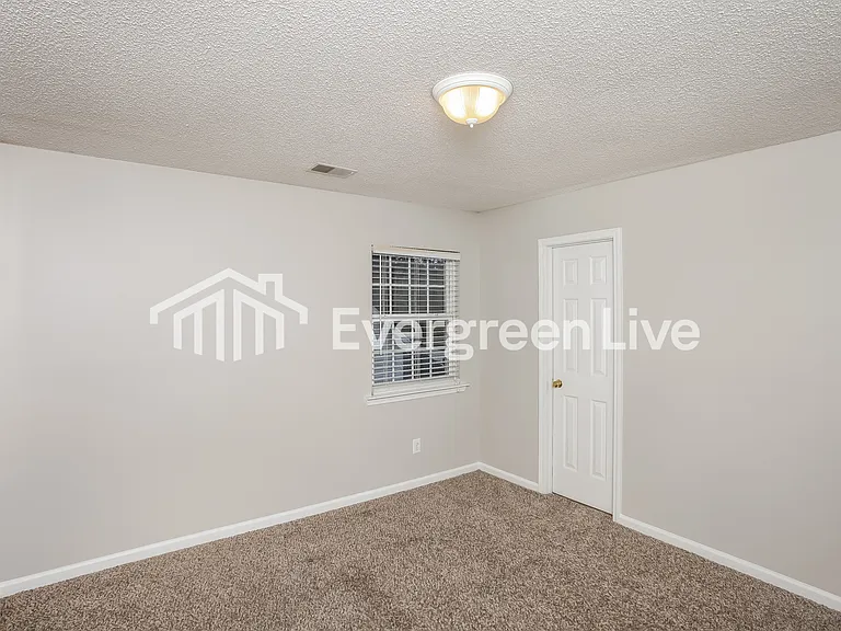 306 Castleburg Ln — Photo 9