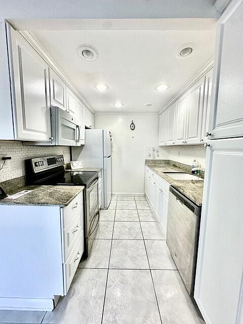 1st image of 1080 Exeter E