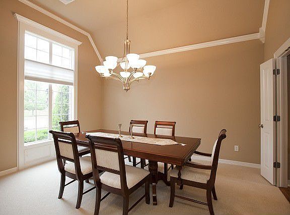 Formal dining withcrown molding