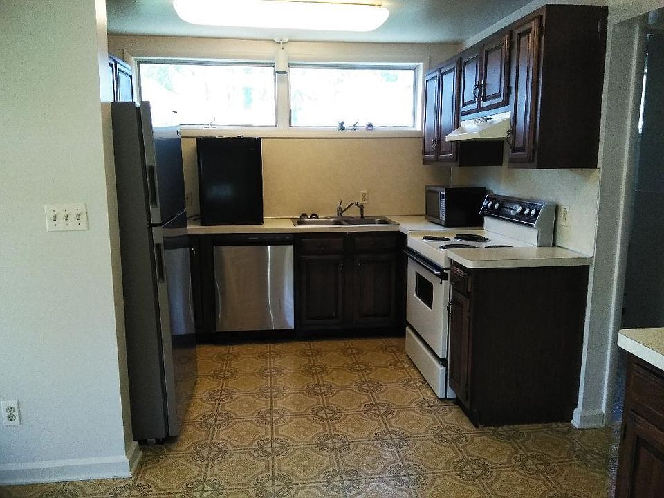 Kitchen
Newer refrigerator, newer dishwasher, microwave and stove. Two huge windows for fresh air.
