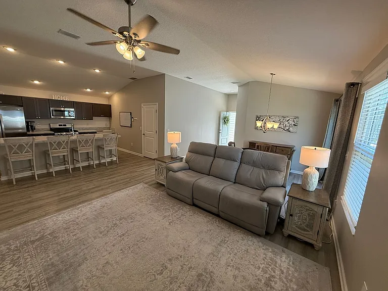 7185 Denver Ave — Photo 10